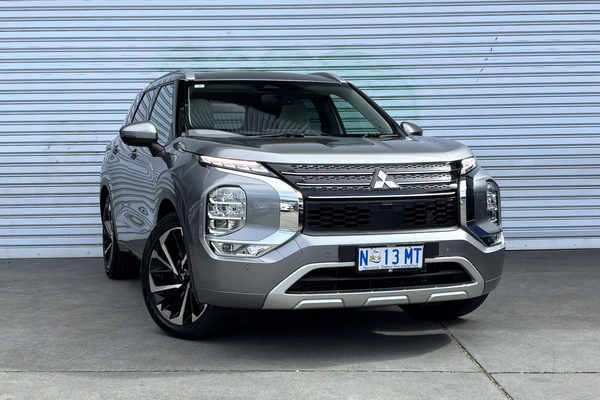 2022 Mitsubishi Outlander Exceed ZM