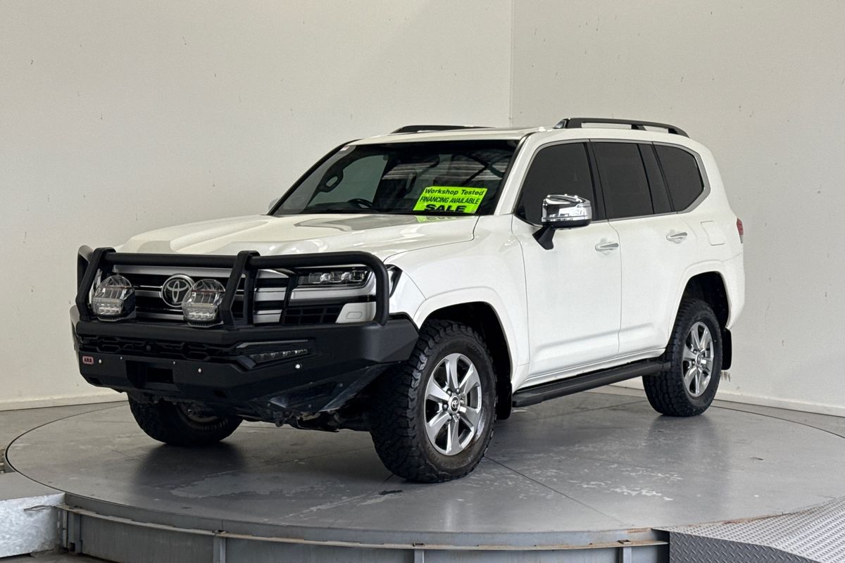 2023 Toyota Landcruiser Sahara FJA300R
