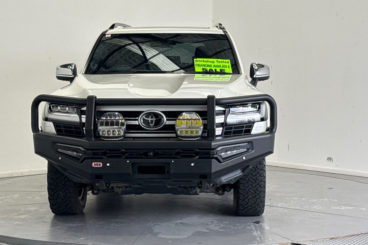 2023 Toyota Landcruiser Sahara FJA300R