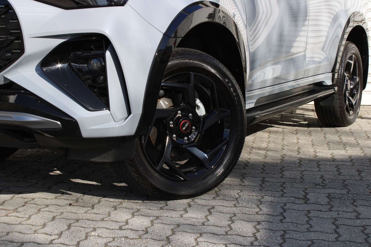 2026 Isuzu MU-X X-TERRAIN