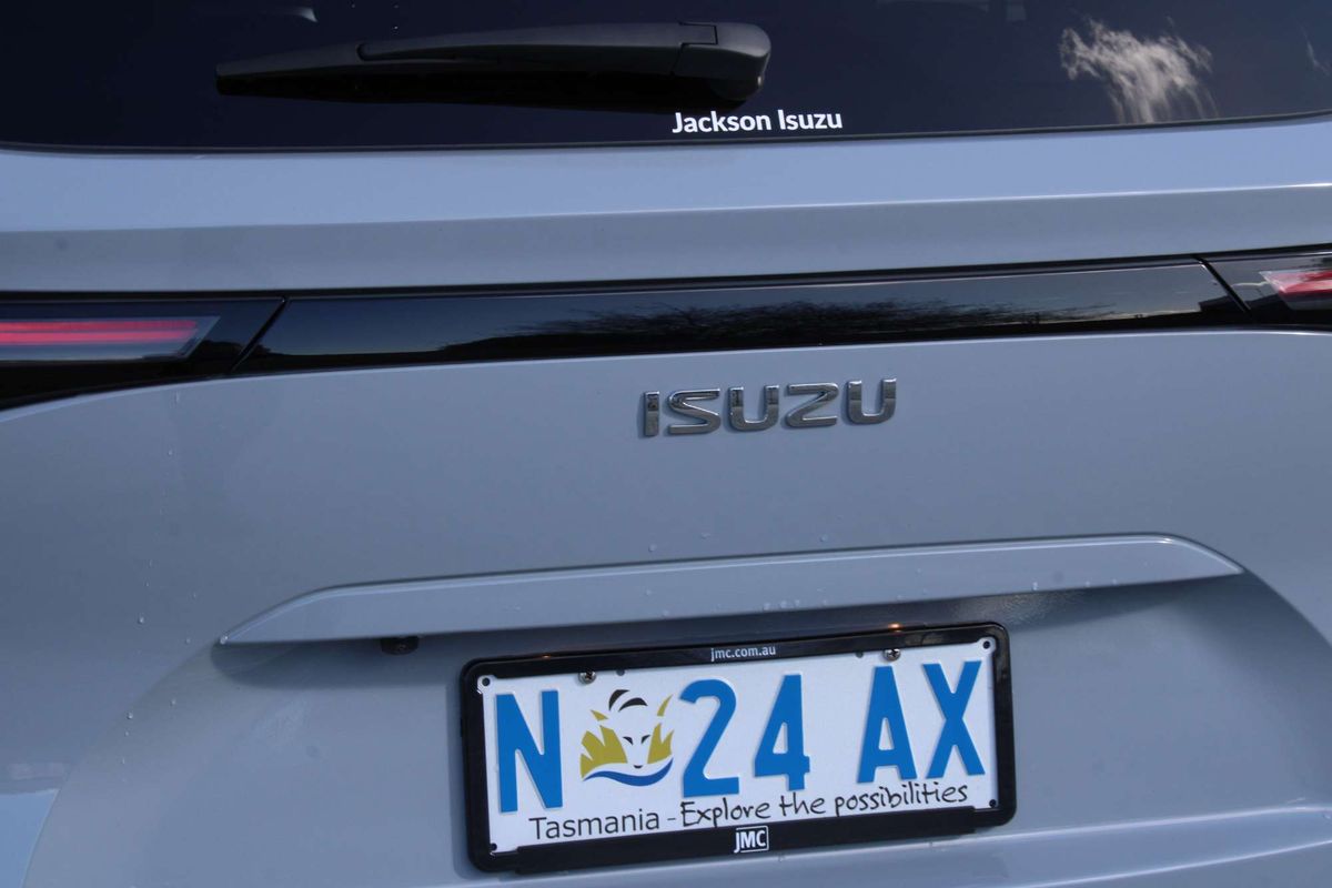 2026 Isuzu MU-X X-TERRAIN