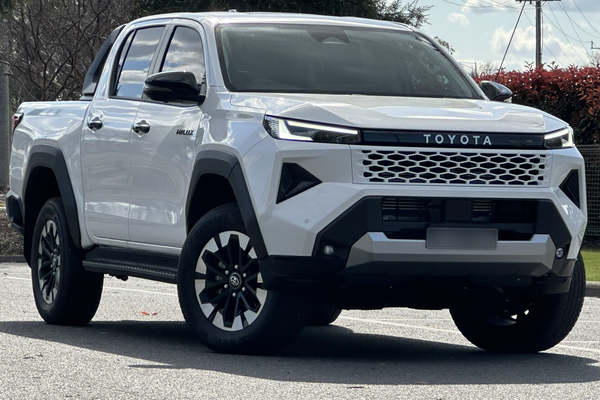 2026 Toyota Hilux SR5 48V GUN227R 4X4
