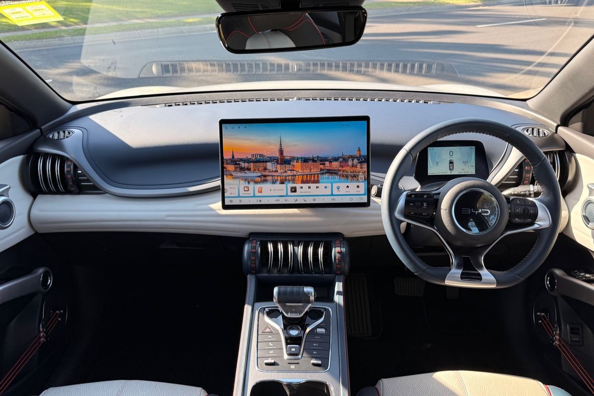 2024 BYD ATTO 3 Extended image 17