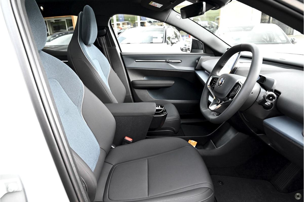 2026 Volvo EX30 Cross Country P8
