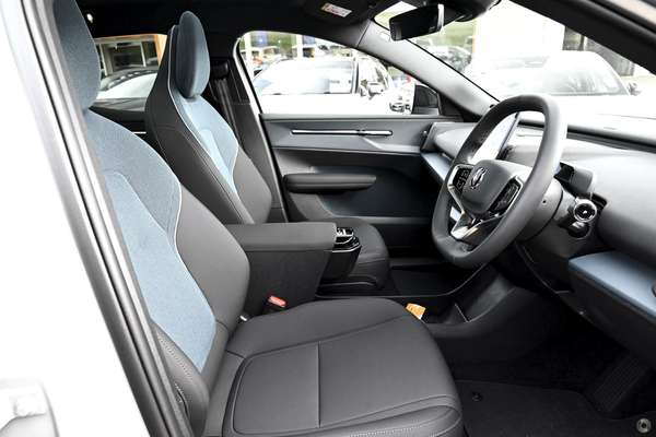 2026 Volvo EX30 Cross Country P8