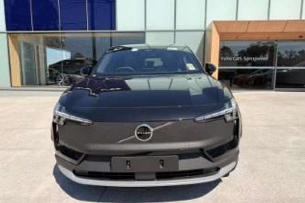 2026 Volvo EX30 Cross Country P8
