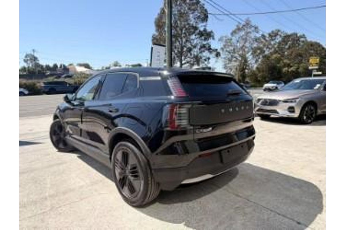 2026 Volvo EX30 Cross Country P8