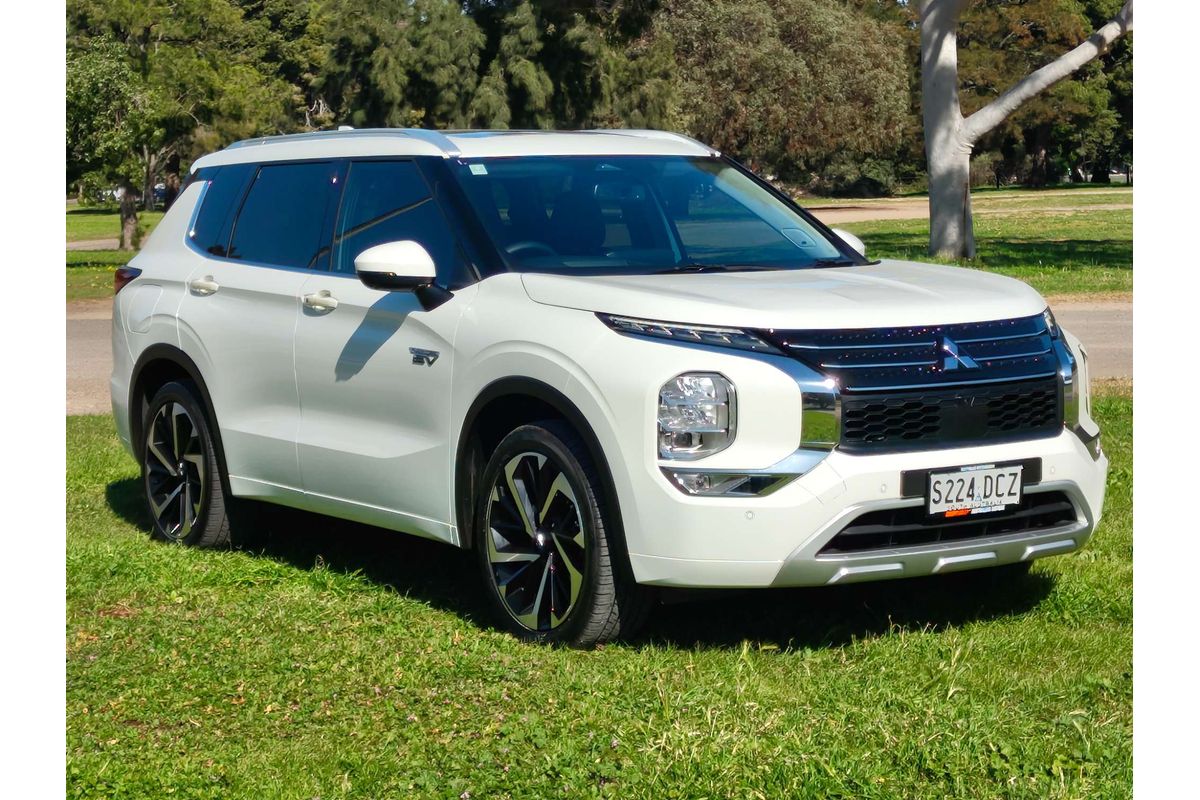 2024 Mitsubishi Outlander PHEV Exceed ZM