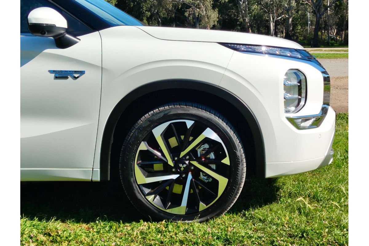 2024 Mitsubishi Outlander PHEV Exceed ZM