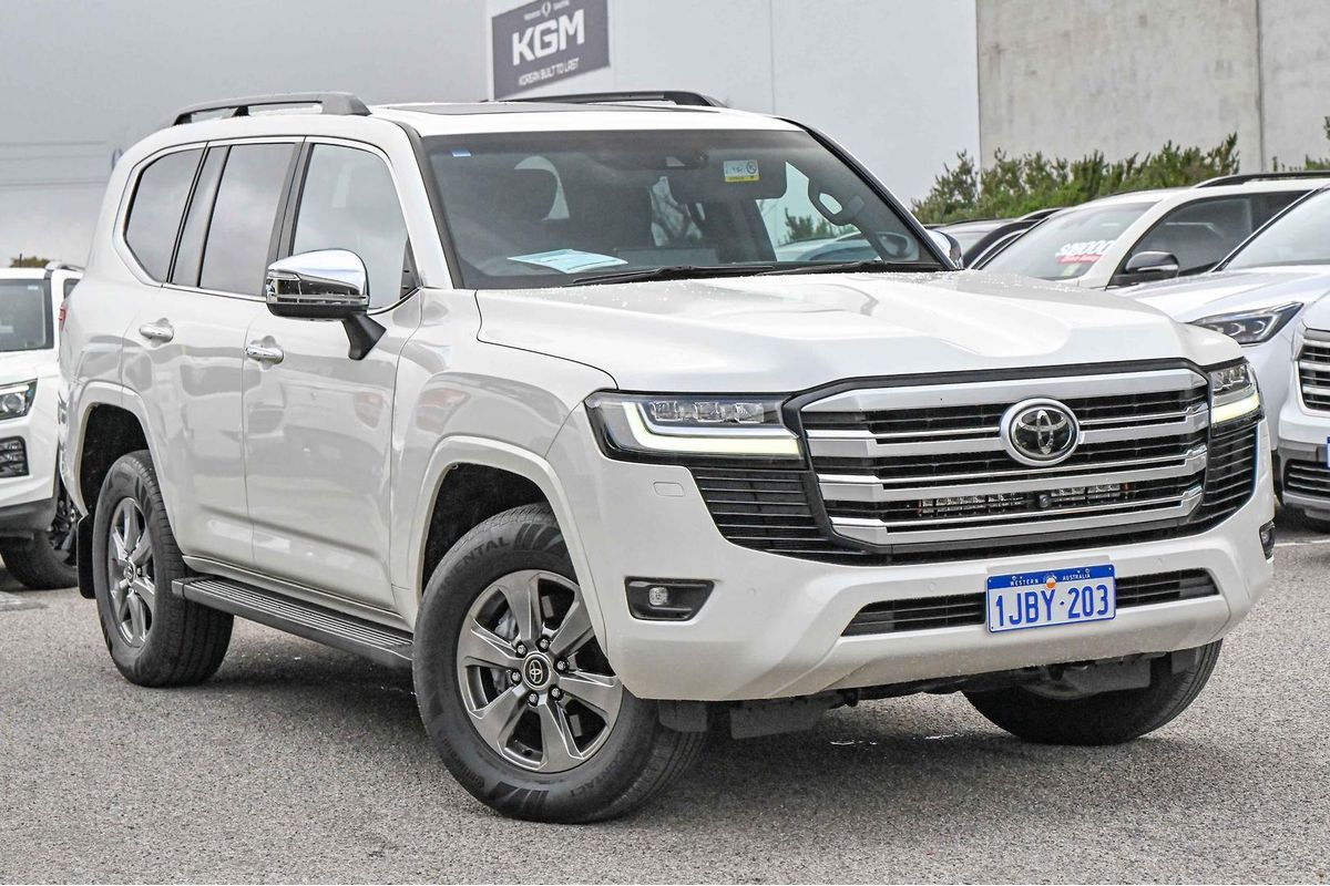 2023 Toyota Landcruiser Sahara FJA300R