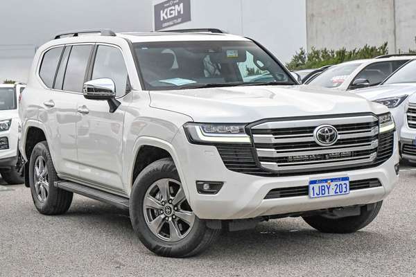2023 Toyota Landcruiser Sahara FJA300R