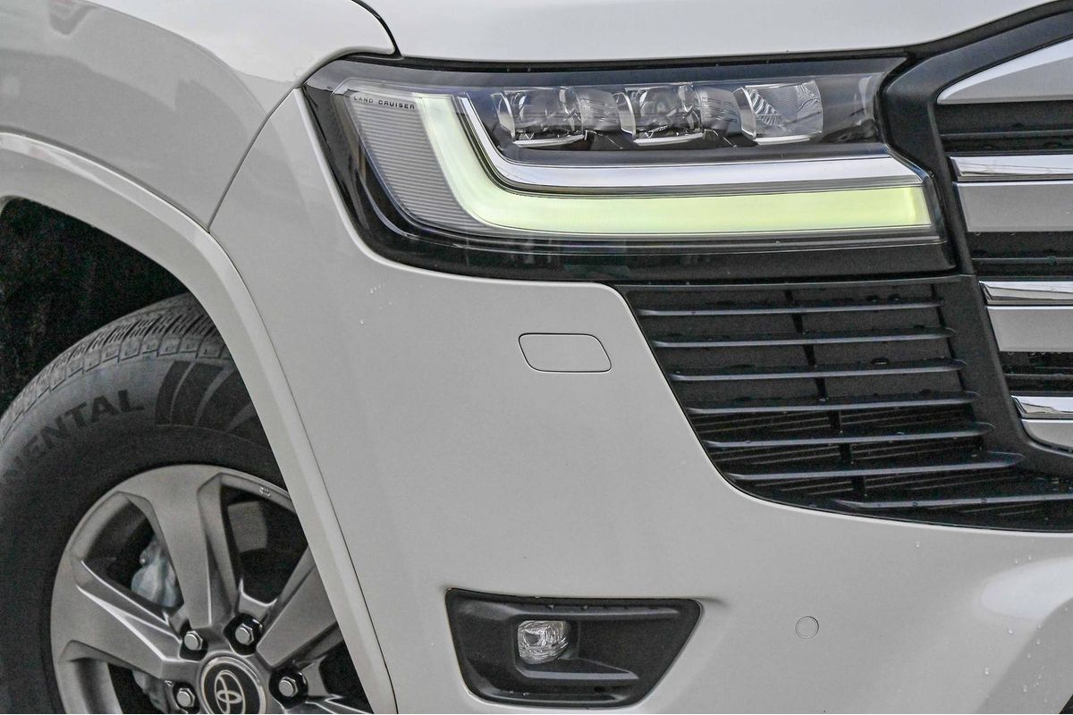 2023 Toyota Landcruiser Sahara FJA300R