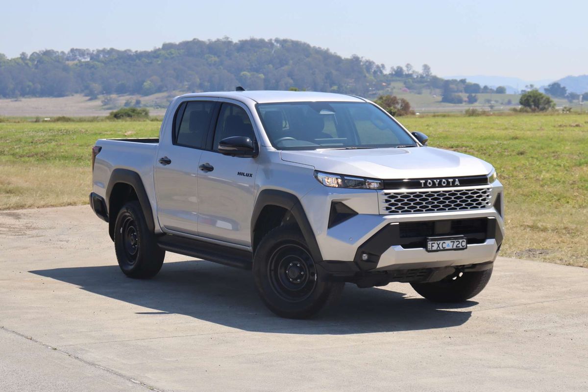 2025 Toyota Hilux SR 48V GUN126R 4X4