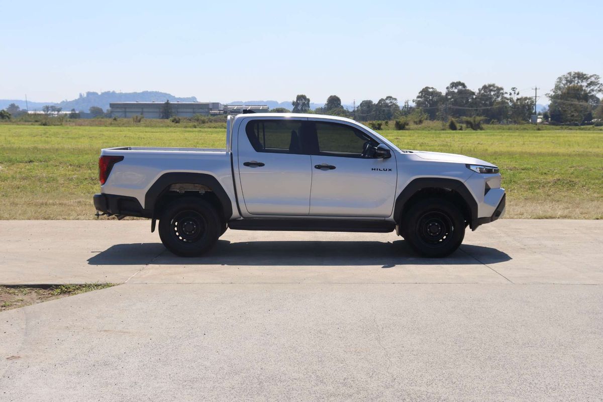 2025 Toyota Hilux SR 48V GUN126R 4X4