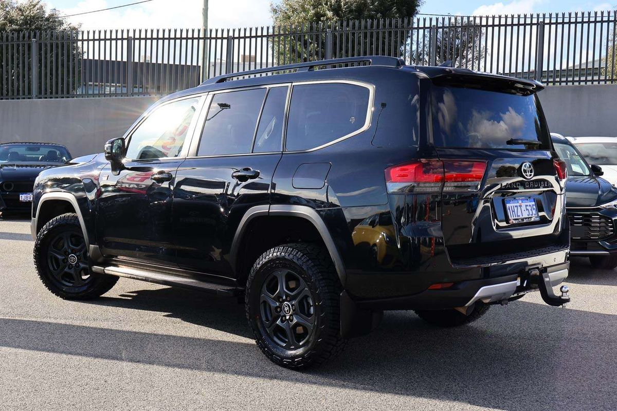 2023 Toyota Landcruiser GR Sport FJA300R