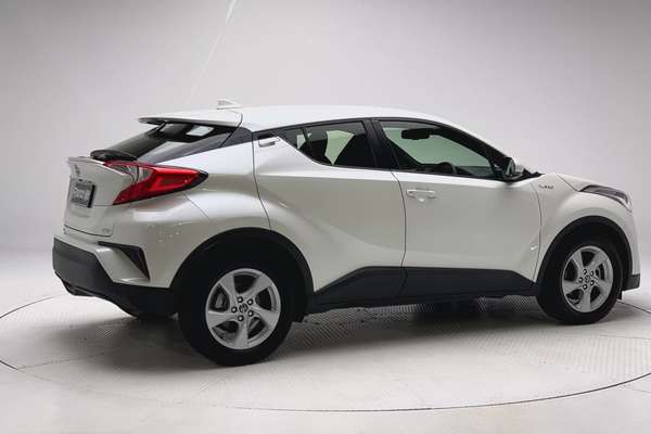 2017 Toyota C-HR NGX50R thumb-2