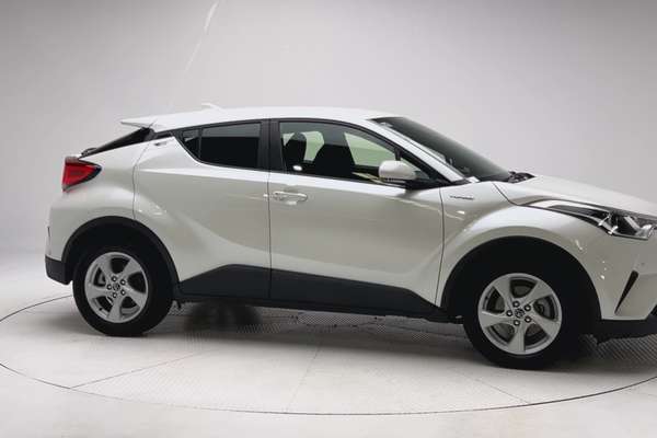 2017 Toyota C-HR NGX50R thumb-3
