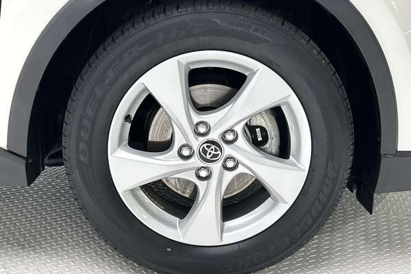 2017 Toyota C-HR NGX50R thumb-9