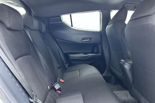 2017 Toyota C-HR NGX50R thumb-11