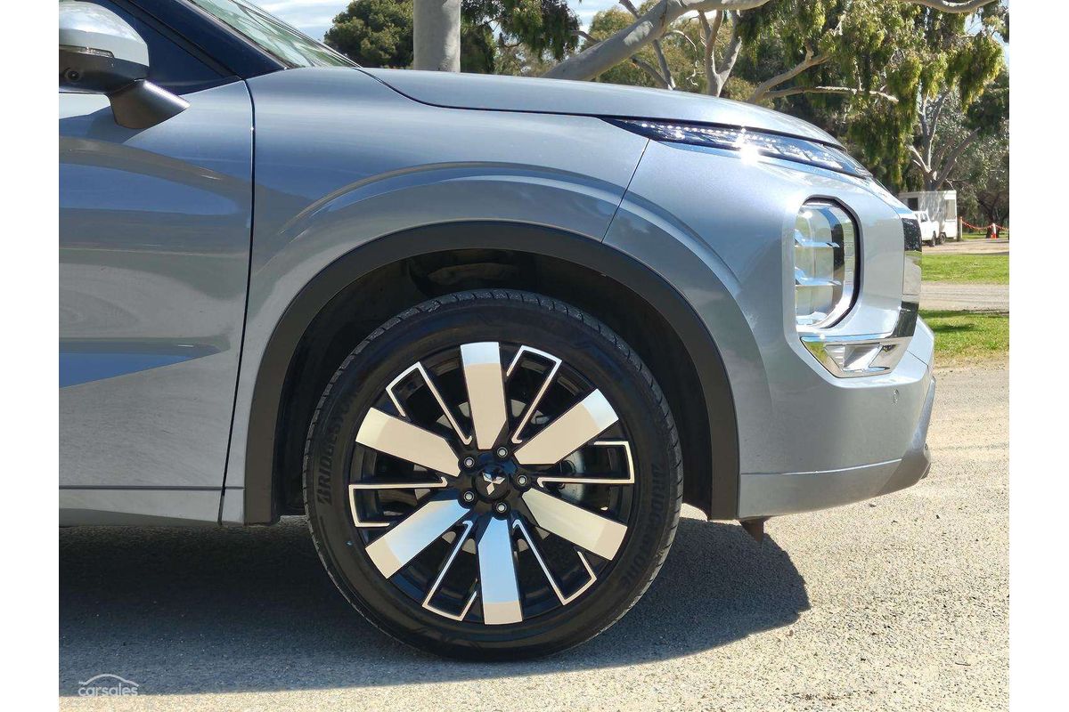 2025 Mitsubishi Outlander Exceed ZM