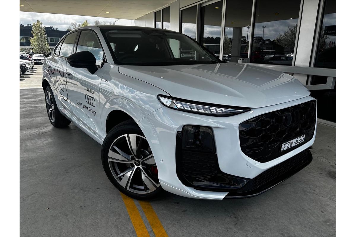 2025 Audi Q3 40 TFSI S line F3