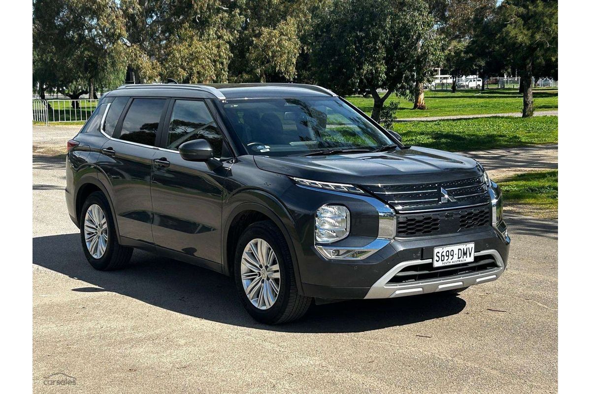2024 Mitsubishi Outlander LS ZM
