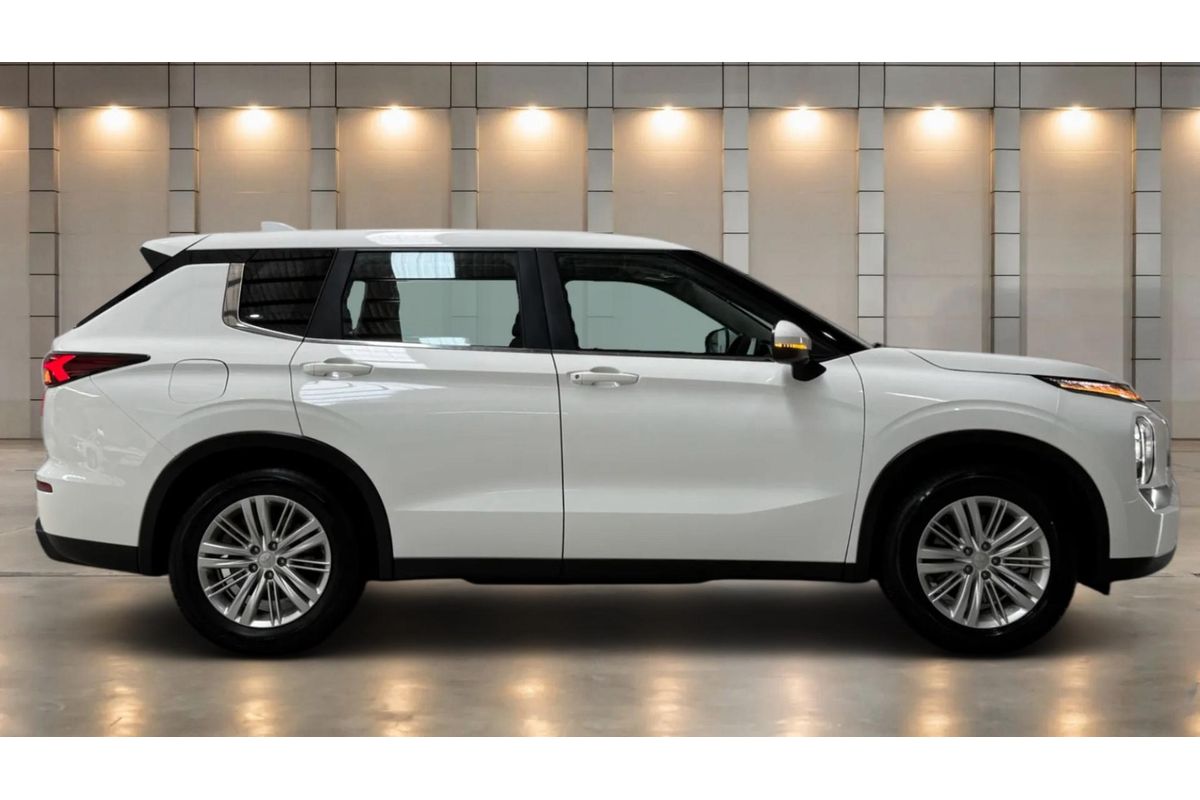 2024 Mitsubishi Outlander ES ZM