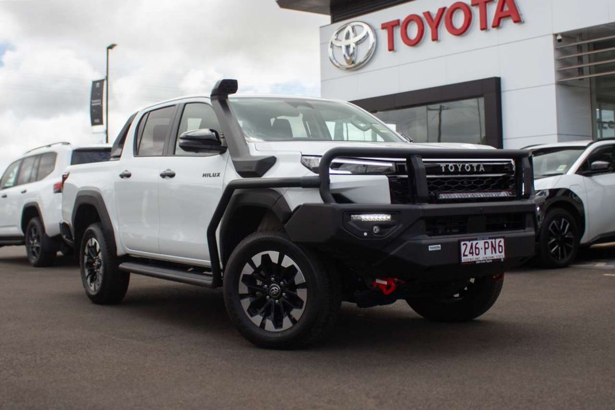 2025 Toyota Hilux SR5 48V GUN227R 4X4