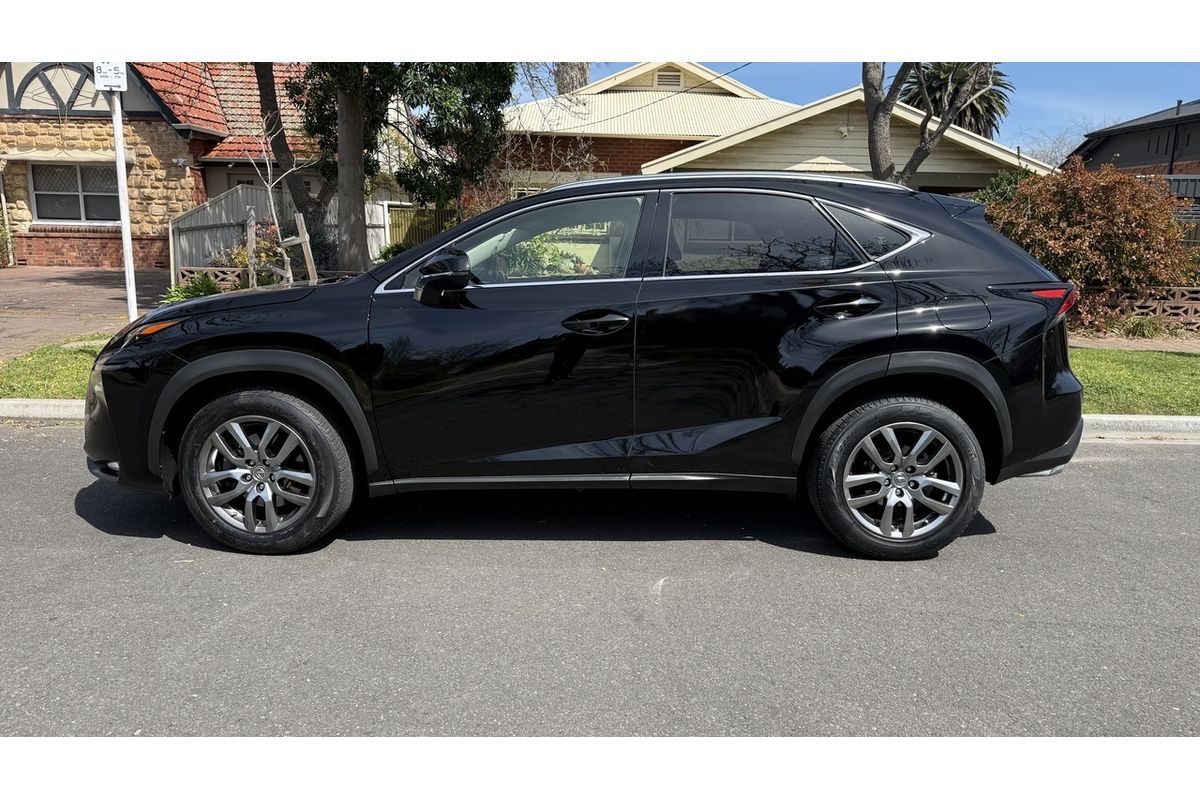 2017 Lexus NX LUXURY (FWD) AGZ10R