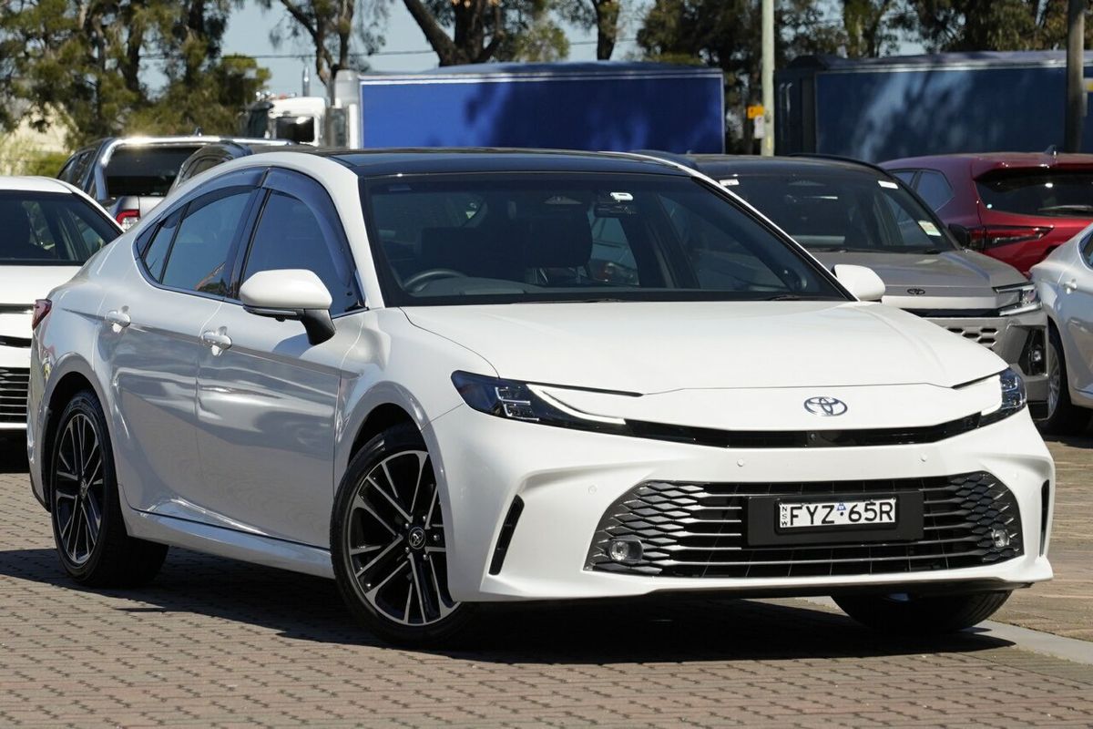 2025 Toyota Camry SL AXVH80R