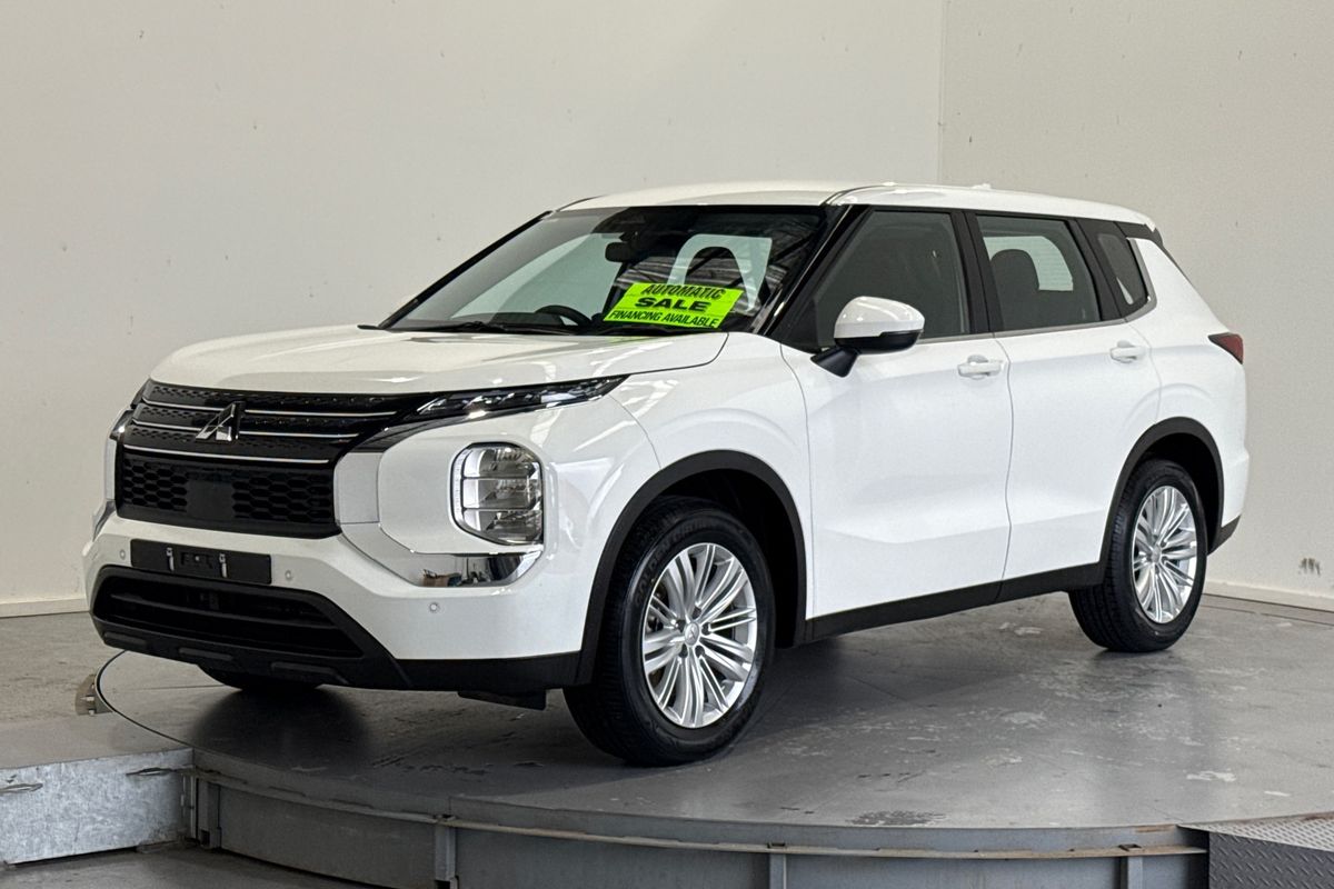 2024 Mitsubishi Outlander ES ZM