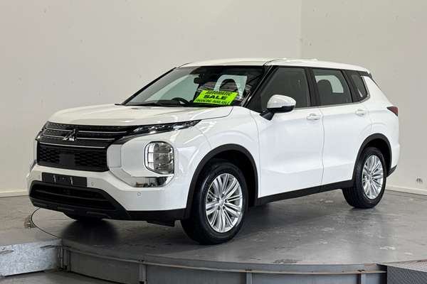 2024 Mitsubishi Outlander ES ZM