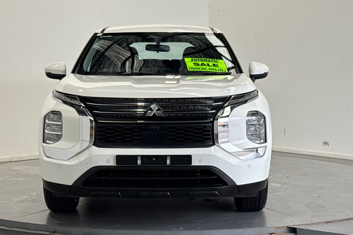2024 Mitsubishi Outlander ES ZM