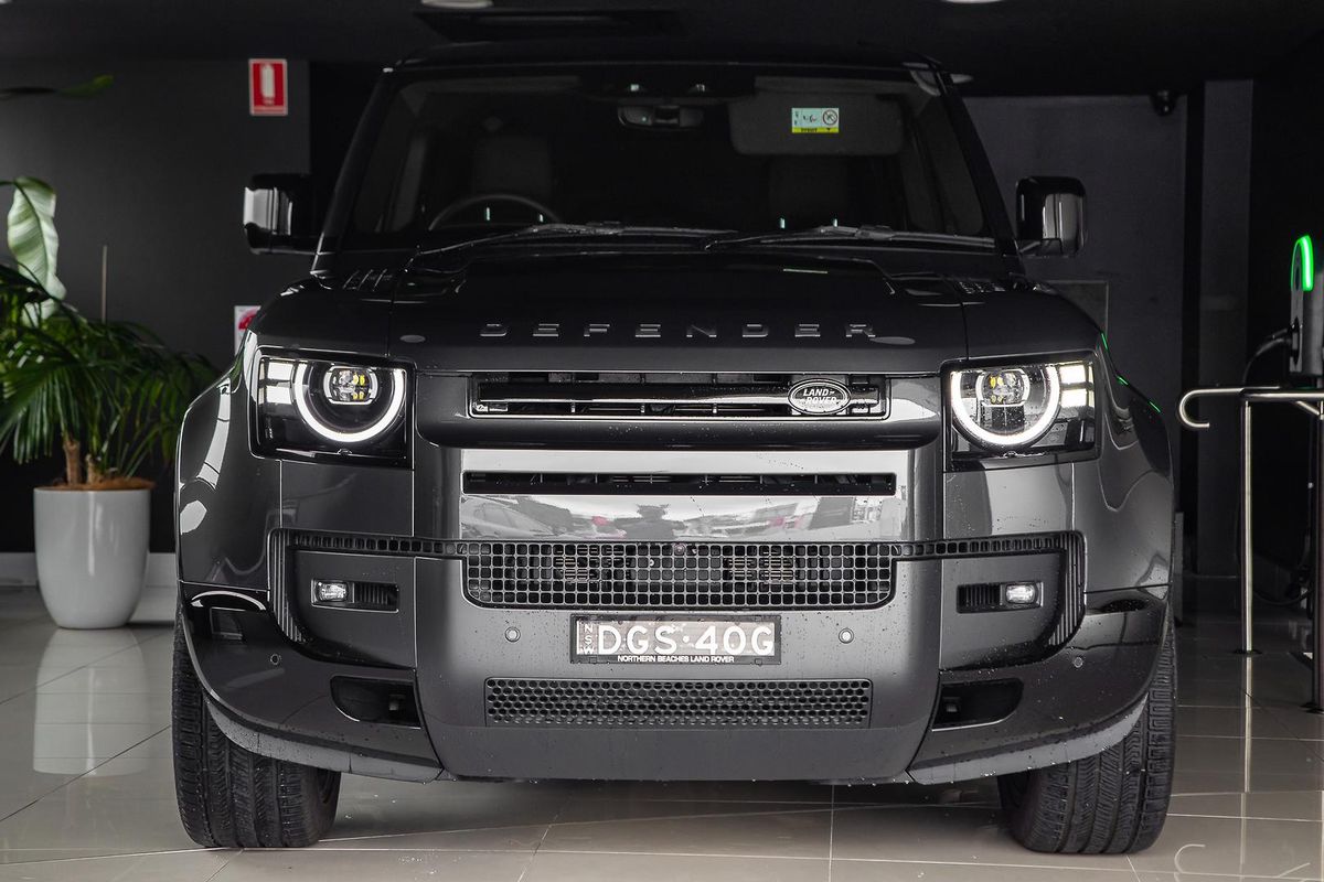 2025 Land Rover Defender 110 P425 X-Dynamic SE L663