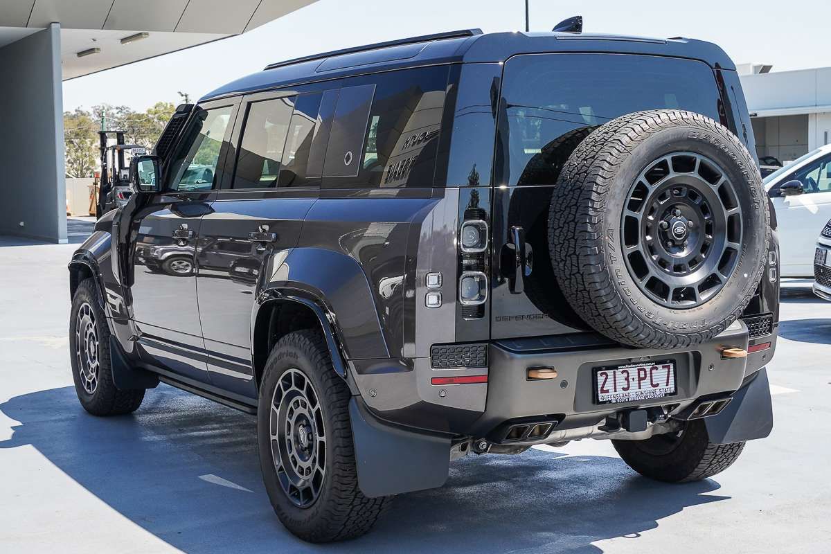 2025 Land Rover Defender 110 P635 OCTA L663