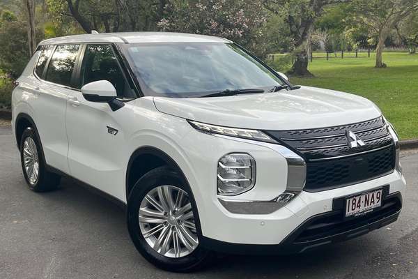 2025 Mitsubishi Outlander PHEV ES ZM