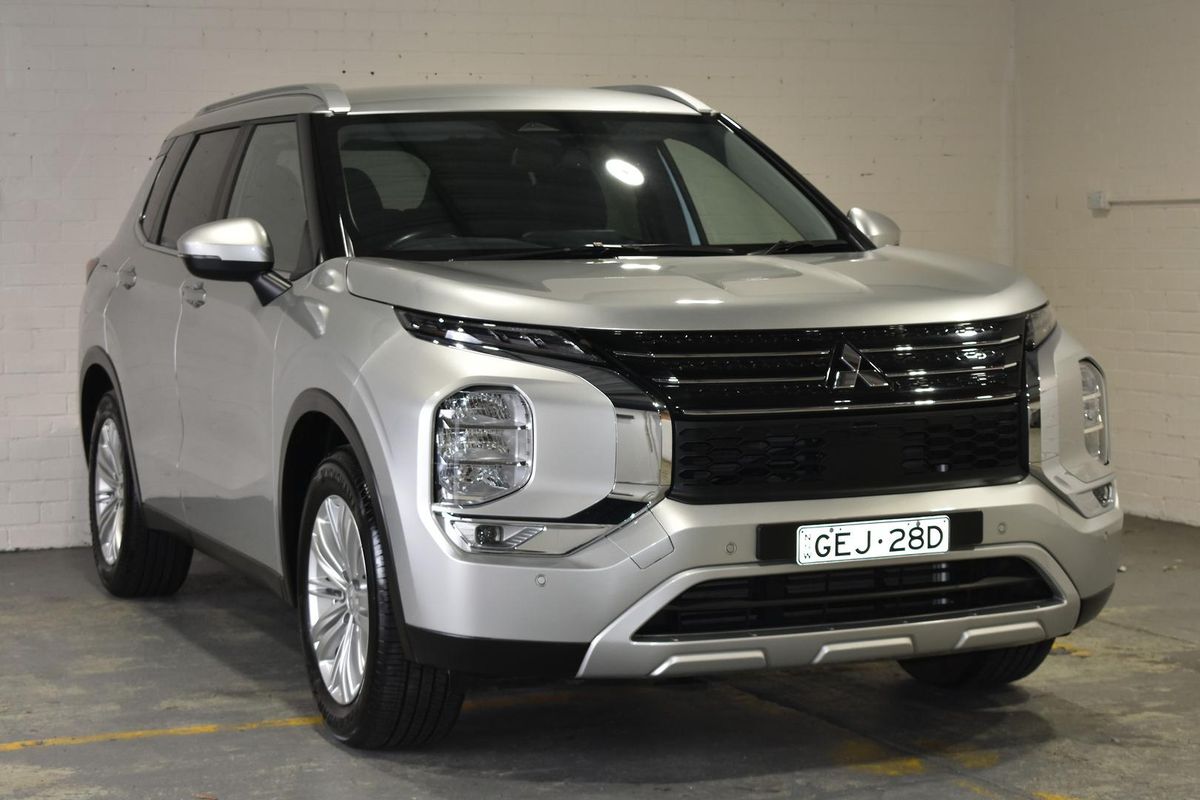 2024 Mitsubishi Outlander LS ZM