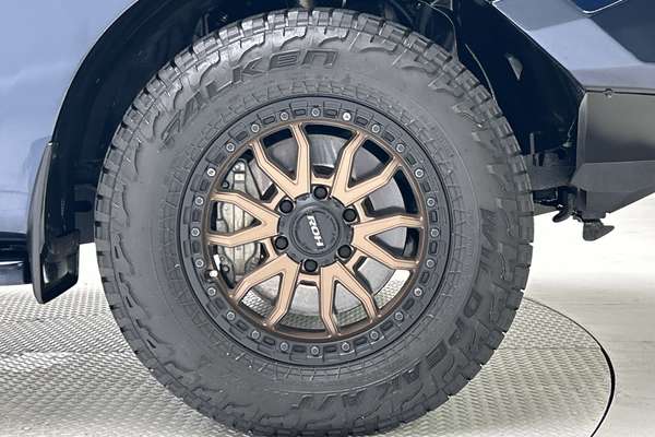 2023 Nissan Patrol Ti Y62 thumb-9