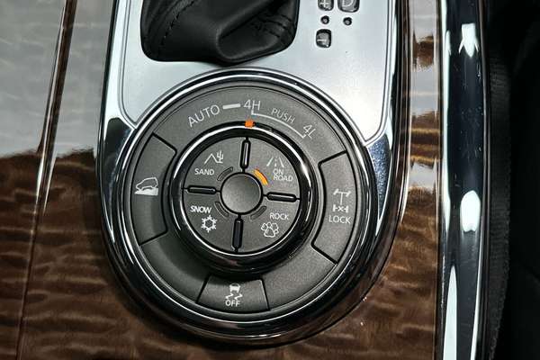 2023 Nissan Patrol Ti Y62 thumb-16