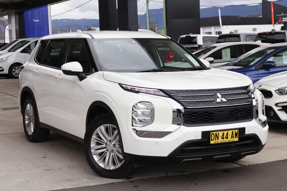 2025 Mitsubishi Outlander ES ZM