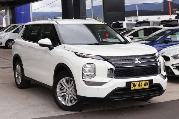 2025 Mitsubishi Outlander ES ZM