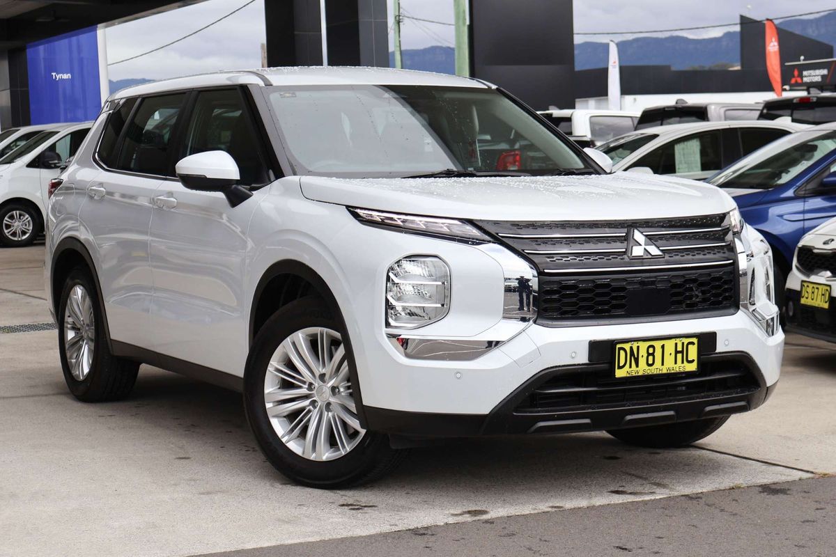 2024 Mitsubishi Outlander ES ZM