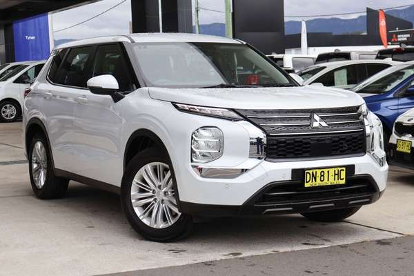 2024 Mitsubishi Outlander ES ZM