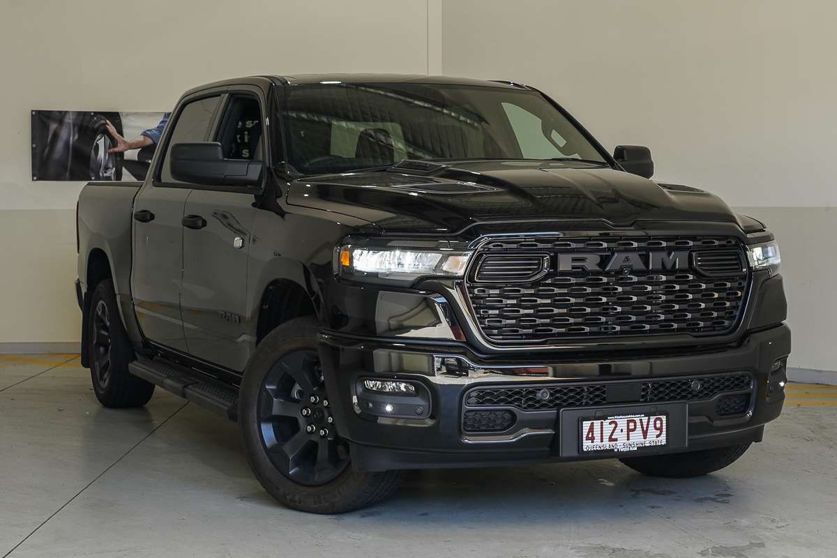 2026 RAM 1500 Express Black Edition Hurricane SO DT 4X4 SWB