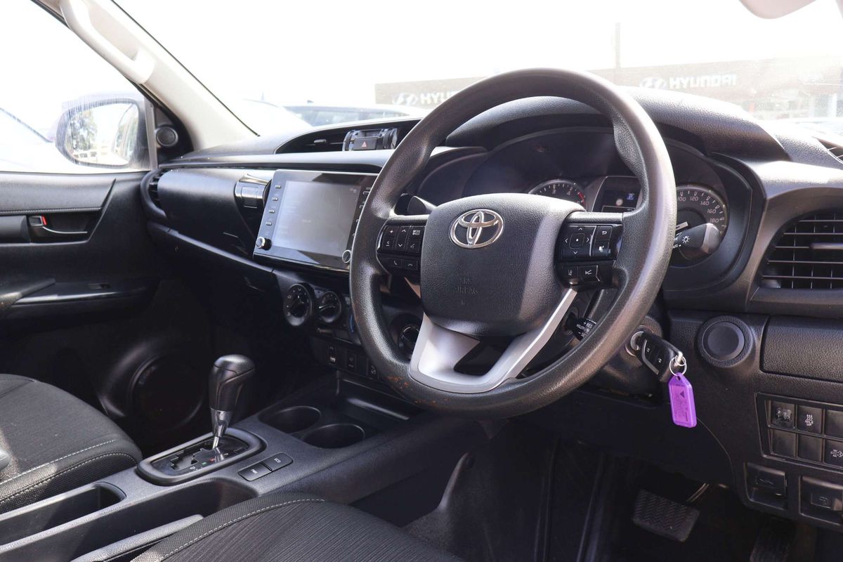 2023 Toyota Hilux SR GUN126R 4X4 image 3
