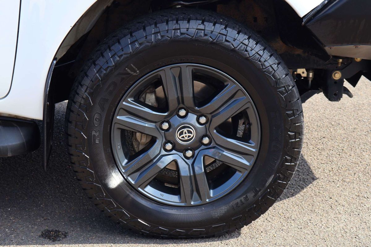 2023 Toyota Hilux SR GUN126R 4X4 image 7