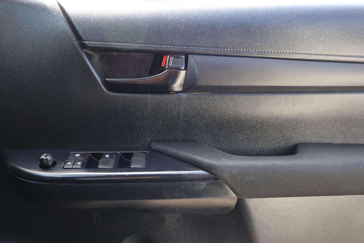 2023 Toyota Hilux SR GUN126R 4X4 image 20