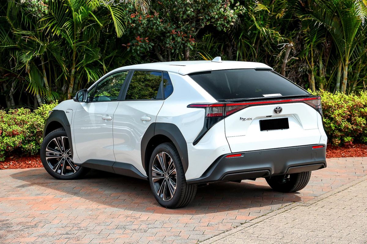 2024 Toyota bZ4X XEAM10R