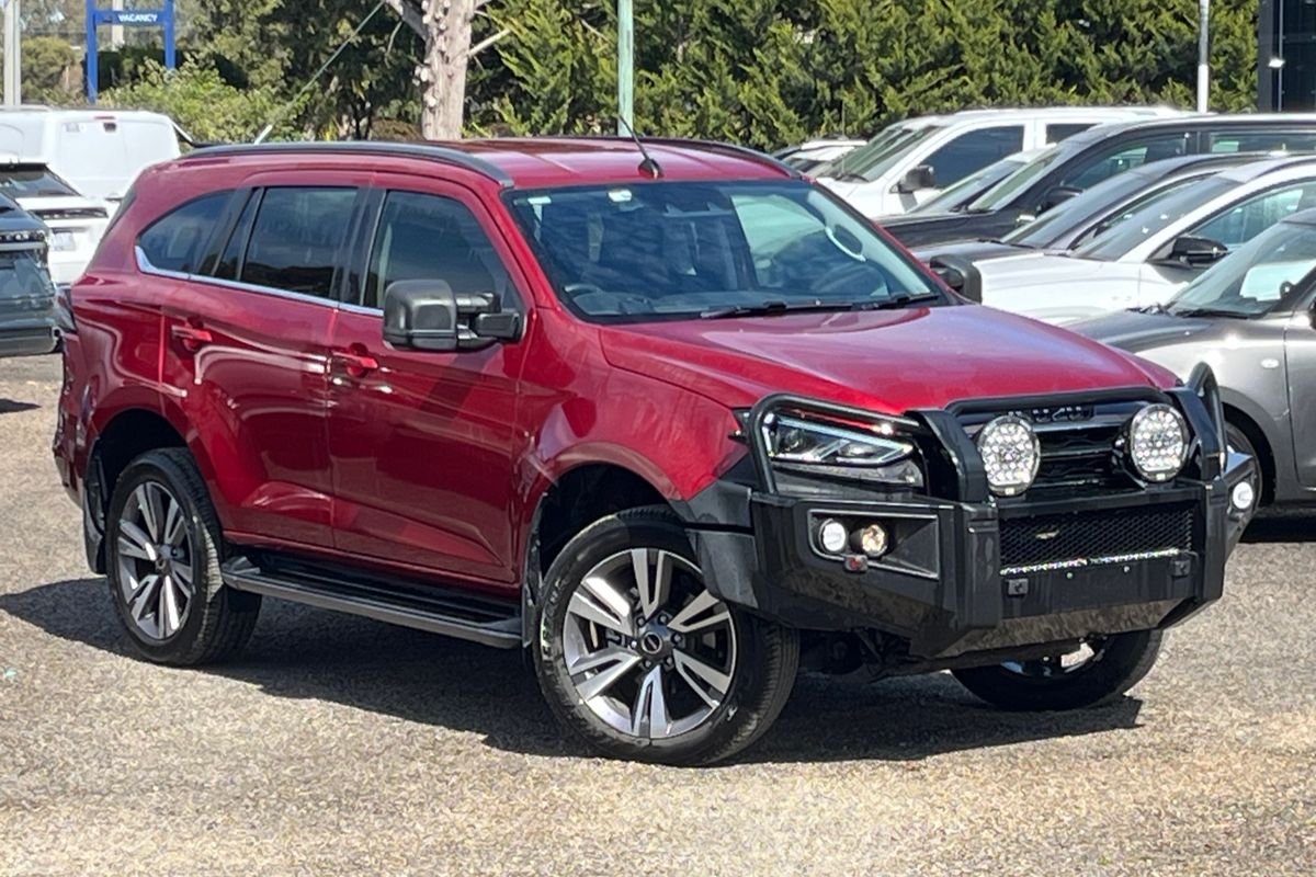 2022 Isuzu MU-X LS-T