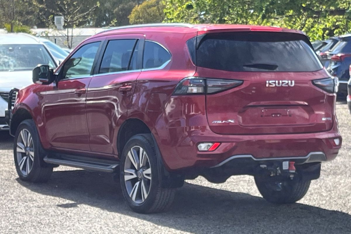 2022 Isuzu MU-X LS-T